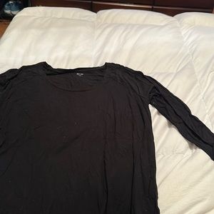 3/4 sleeve black shirt. L.
